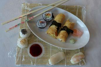 Sushi Neue Rezepte und ein Trick für Nigri! Sushi lediglich als Kombination von Fisch mit Reis und Gemüsen zu bezeichnen, wird der Vielfältigkeit dieser kulinarischen Köstlichkeit nicht gerecht.