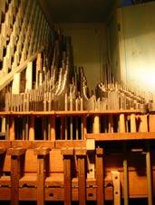 Aber was ist ein Jahr, wenn wir hoffen, dass uns die Orgel 100 Jahre und länger erfreuen wird. Gottes Segen haben wir dazu erbeten. Viel haben wir schon über unsere neue Orgel gehört.