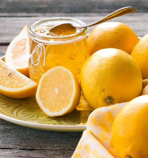 Zitronen-Gelee 2 kleine Dosen Zitronensaft oder Saft von 8 Zitronen 1 kg Aarberger Gelierzucker 1:1 Den Zitronensaft mit Wasser auf 3/4 Liter Flüssigkeit auffüllen.