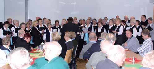 Dazu gesellte sich der Gemischte Chor Erksdorf unter der Leitung von Mareike Hilbrig. Gemeinsam sangen beide Chöre Amazing grace.