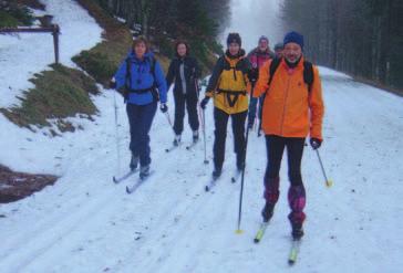 Tourenbericht: Langlauftour in die Vogesen Norbert, Karin und ich in 30 Minuten den Gipfel "Le Tanet" (1298 m). und wurden mit einem roten Sonnenuntergang belohnt.