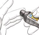 Halten Sie die Spitze (Messöffnung) des Sensors sofort an den Blutstropfen. Das Blut wird durch die Messöffnung in den Sensor eingesogen.