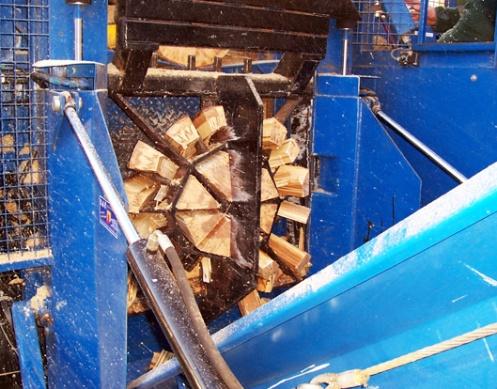 Holzaufbereitung und Holztrocknung Biomasse-Zentrum SaarForst Herstellung von Kaminholz: