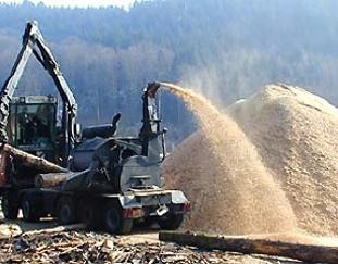 Hackbetrieb / Holzhackschnitzellagerung Biomasse-Zentrum SaarForst SaarForst beliefert