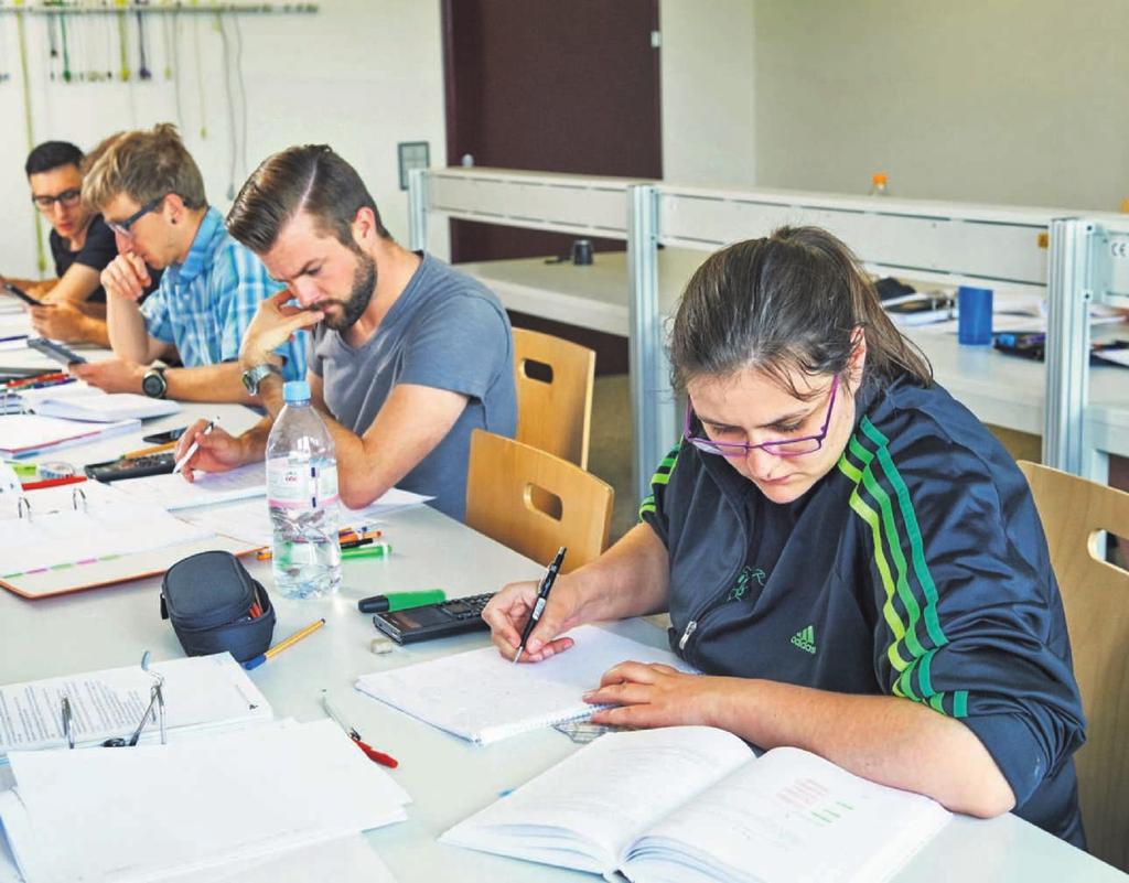 Zusammen mit Universitäten und Fachhochschulen bildet die höhere Berufsbildung die Tertiärstufe des schweizerischen Bildungssystems.