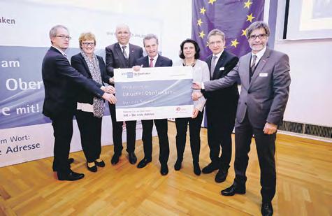 2 NACHRICHTEN Oberfränkische Wirtschaft IHK für Oberfranken Bayreuth EU-Kommissar Oettinger sagt Unterstützung für Pilotregion zu Arbeiten gemeinsam am Jahrzehnt Oberfrankens (v. li.