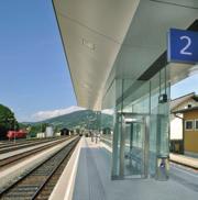 erhalten, wird seit 2009 die Strecke zwischen dem Bahnhof Wolfsberg und dem künftigen neuen Bahnhof im Lavanttal schrittweise attraktiviert. Bf.