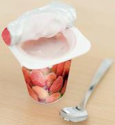 spaltende Enzyme im Pflanzliches Eiweiß (C) Fruchtjoghurt (8) (B)