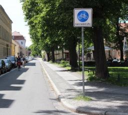 Fußgängerzone (in Asphalt bzw.