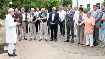 Aus den Häusern Neuer Spielplatz der Kinderklinik eröffnet Der Spitalverein Offenburg übergibt bei einer Feierstunde den aus Spendengeldern finanzierten Kinderspielplatz an das Ortenau Klinikum