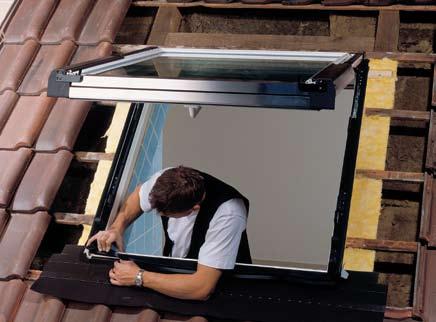 Lemovanie Lemovanie pre strešné okná a zostavy vedľa seba Roto ponúka takmer neobmedzené možnosti kombinácií vďaka nespočetným typom lemovania.