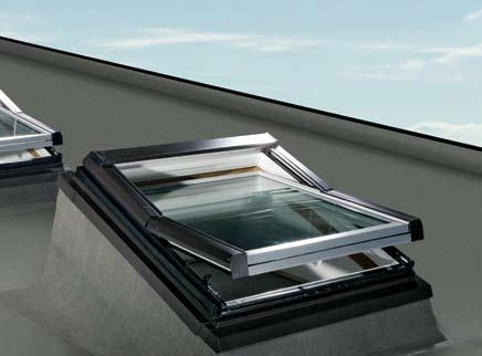 Lemovanie EBR FLD zdvihový rám pre strešné okná na plochú strechu Umiestnenie konštrukcie strešného okna reaguje na zvýšený dopyt po hodnotnejšom riešení než sú obyčajné kopulovité šošovky.