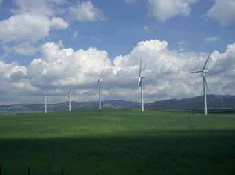 СВЕТ ШПАНСКА ЕЛЕКТРОПРИВРЕДА ПЛАНСКИ РАЗВИЈА ПРИРОДНЕ ПОТЕНЦИЈАЛЕ КОРИСТЕЋИ СНАГУ ВЕТРА Златна еолска енергија На Иберијском полуострву инсталисана снага у ветроелектранама достигла је чак 16.