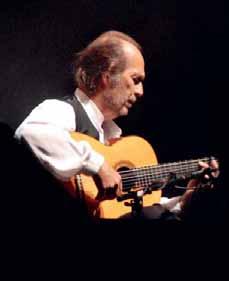Један од најбољих гитариста свих времена, Пако де Лусија традиционално умеће свирања андалузијске музике деценијама је ширио на фузије са џезом и широм светском традицијом, учинивши да фламенко данас