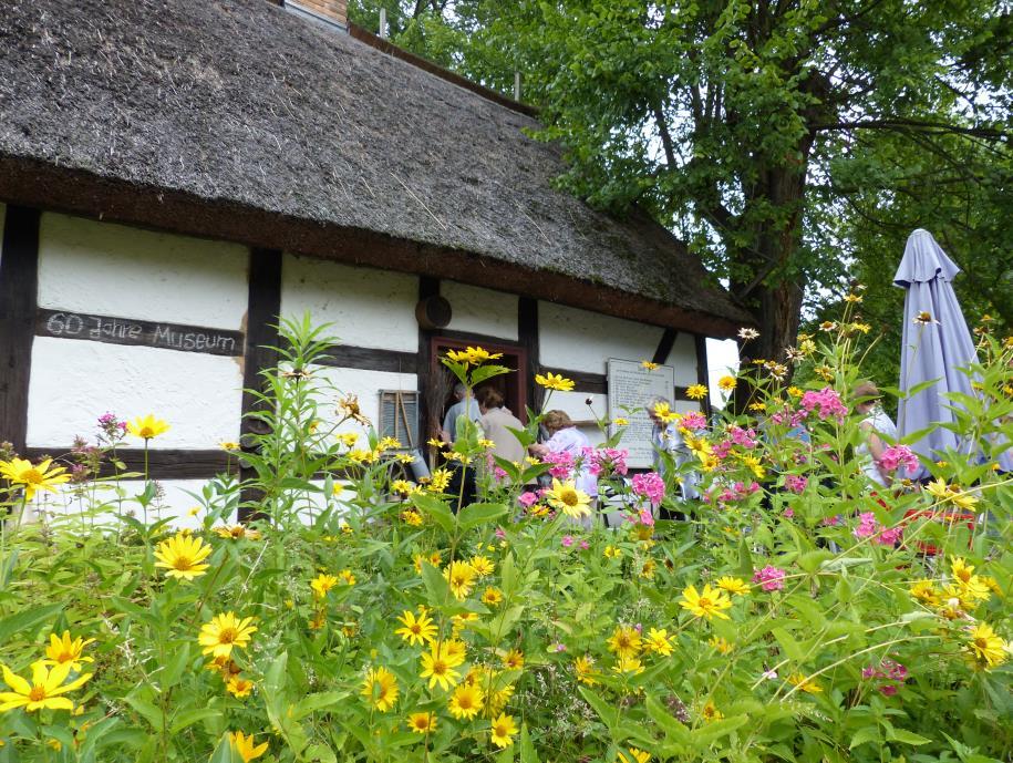 Das Bauernhaus in wurde im Jahre 1742 von der Familie Fischer gebaut. Das wissen wir, weil Arnold Breithor, ein Berliner Bankbeamter, in den Zwanzigerjahren die Dorfgeschichte erforschte.