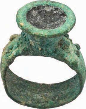 , Ø 21mm/ innen Ø 17mm, 7,56 g Gold vorzüglich 1.800, 945* Feingold-Ring mit grüner Keramik-Einlage oder Stein? Persien, Amlasch-Kultur, ca. 500 v. Chr., H.