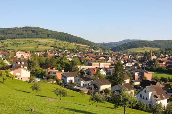 M A G D E N Magden liegt zwischen Rheinfelden im unteren Fricktal und Maisprach im oberen Baselbiet, in klimatisch und topographisch günstiger Lage in einer geschützten Mulde.