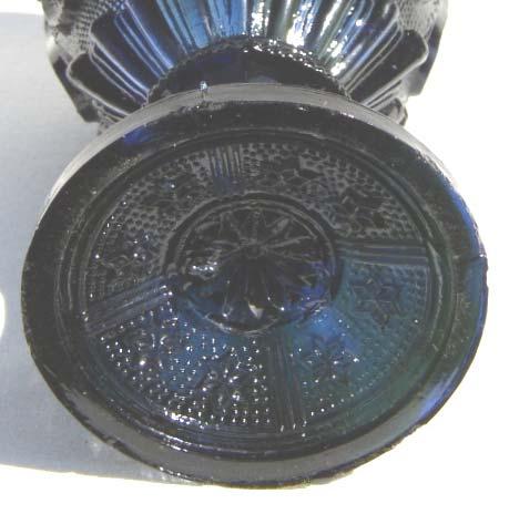 7,4 cm Sammlung Geiselberger PG-208, dunkel-blaues (fast schwarzes) Glas, H 12,2 / 12,5 cm, D 6,5 / 6,6 cm Hersteller unbekannt, eher