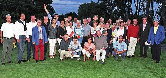 20//21 Die Turniere Kiwanis-Turnier: Erlös für guten Zweck Am 6. August fand auf der Golfanlage Kurpfalz das diesjährige 7. Benefizgolfturnier des Kiwanis Club Weinstraße mit 60 Teilnehmern statt.