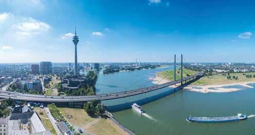 Düsseldorf: die Metropole am Rhein Düsseldorf ist die Landeshauptstadt Nordrhein-Westfalens und liegt im Kern des größten zentralen europäischen Wirtschaftsraumes.