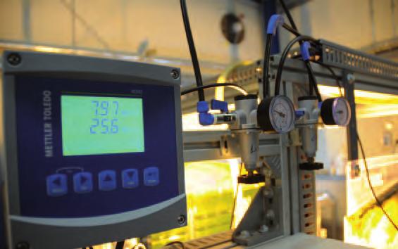 Fluid des Photobioreaktors und der Messung und Regelung der Kohlenstoffdioxid- und Sauerstoffkonzentration (Bilder 3 und 4).