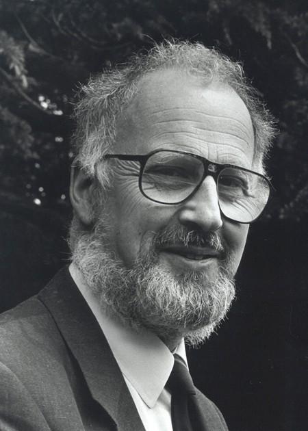 Jonathan Magonet 1942 in London, ist promovierter Theologe, Rabbiner und Direktor des Leo Baeck Colleges für jüdische Studien in London, Vizepräsident der World Union for Progressive Judaism.