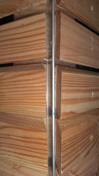 Zubehör Fassaden Unsere Schrauben sind immer aus Edelstahl, da sich hier auf dem Holz keine schwarzen Flecken bilden.