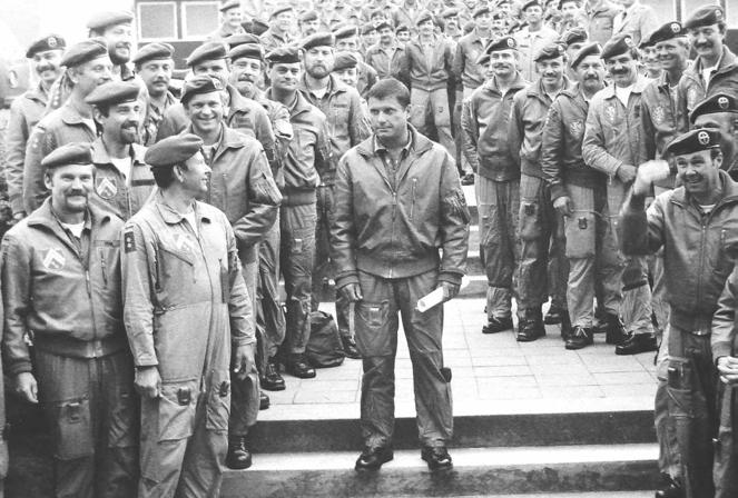 Seit 1979: Heeresfliegerregiment 36 Im Oktober 1979 treten die ersten Soldaten des neuen Regiments in Fritzlar ihren Dienst an, um die Aufstellung seiner Truppenteile vorzubereiten.