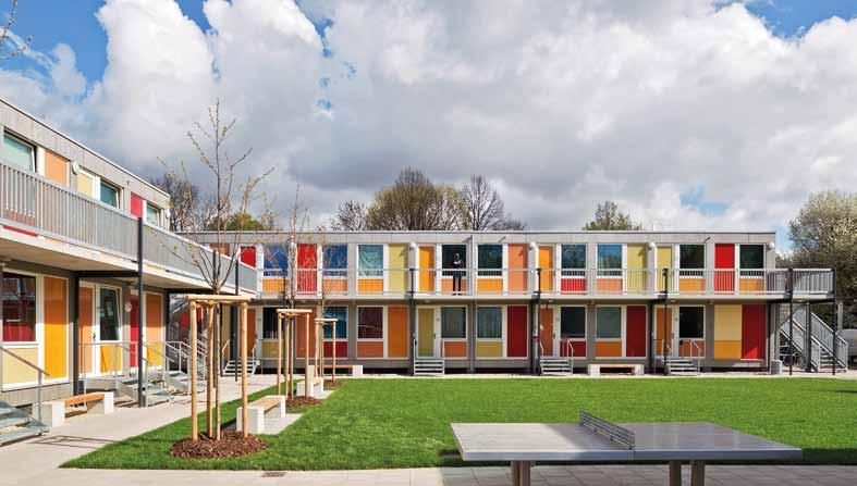 initiative bezahlbarer Wohnungsbau Foto: MOSAIK Architekten Jedes Modul ist eine Röhre aus Fichtenbrettsperrholz mit quadratischem Querschnitt Vorn und hinten werden die Module mit quadratischen