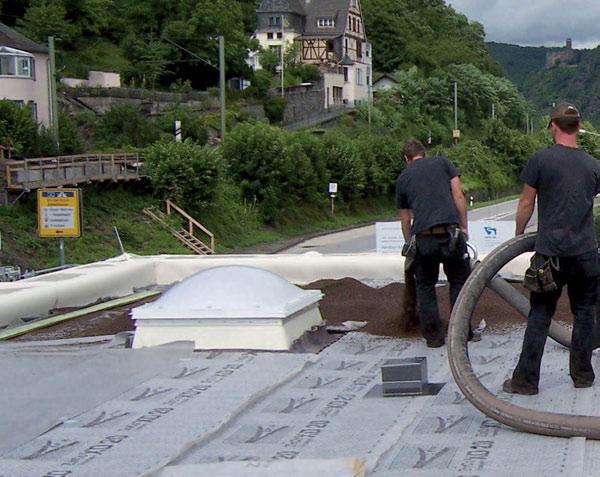 Förderung und Ausführung Kommunale Förderprogramme Viele Städte und Gemeinden in Deutschland fördern Dachbegrünungen.