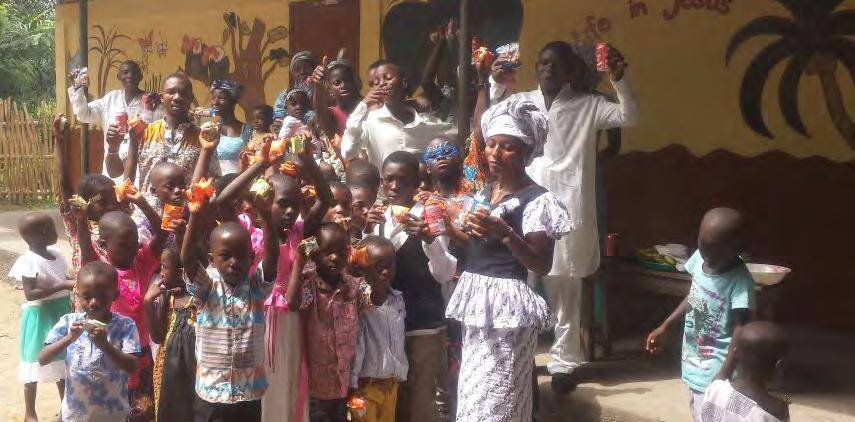 Rückblicke & Neuigkeiten Herzliche Neujahrsgrüße aus Princess Town/Ghana Kleider machen Leute Schulbekleidung für die Kinder von Princess Town Unter diesem Motto hatte die