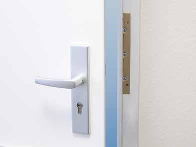 Alle ABUS Türöffner sind universell für DIN-rechte und DIN-linke Türen einsetzbar. Durch den symmetrischen Aufbau haben die Türöffner kleine Baumaße.