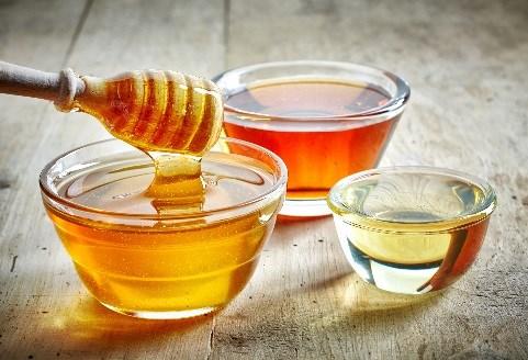 Belastung von Lebensmitteln Pyrrolizidinalkaloide (PA) in Honig Etwa die Hälfte der PA ist potenziell toxisch. PA können Leberschäden verursachen.