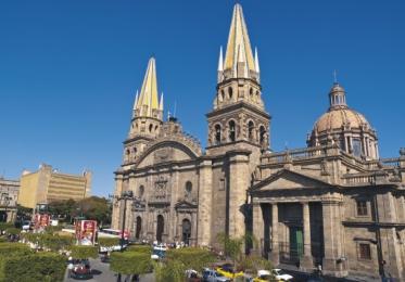 Guadalajara Guadalajara ist die zweitgrößte Stadt Mexikos, wichtiger Industriestandort und ein stark wachsendes Handelszentrum.