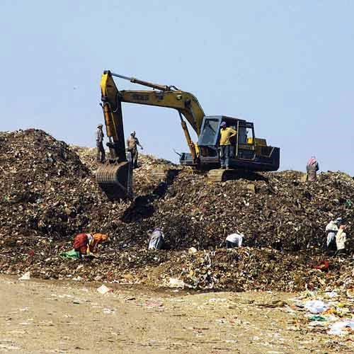 Die Städtischen Corporation von Großer Mumbai (MCGM) muss die Abfälle in der Stadt managen. Abfallwirtschaft erfolgt durch Abholung und Entsorgung.