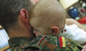 42 Bundeswehr Teil des Ganzen: Die Vereinbarkeit von Familie und Dienst ist eine wesentliche Führungsaufgabe sene Rücksichtnahme auf familiäre und partnerschaftliche Belange der Soldatinnen und