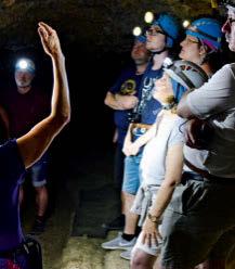 n Unterirdisch # 9 Mit Helm und Stirnlampe ausgerüstet geht es in einer Kleingruppe in die Höhle des Windes hinein. die Windhöhle in Icod de los Vinos Möchten Sie Teneriffas Unterwelt erkunden?