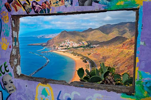 Der Norden > San Andrés Art Work in Progress: Diesen Graffiti-gerahmten Blick zurück auf die Playa de las Teresitas haben Sie von der TF-121 Richtung Igueste.
