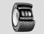 Es wird mit Hilfe des im Kofferraum platzierten Reifenfüllkompressors in den platten Reifen gefüllt und dichtet Löcher im Reifen ab.