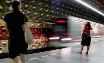 24 Drei Tage in Prag Prager Metro : Das billigste und schnellste Transportmittel der Stadt.