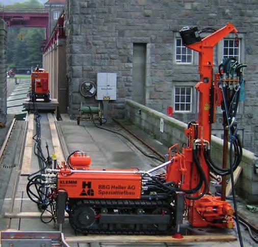 Bohrgerät Drill Rig KR 702-2 mit Power Pack auf Rädern with power pack on wheels KR 702-2 mit Power Pack auf Raupenfahrwerk with power pack on crawler track Das Bohrgerät KR 702-2 ist die erste Wahl