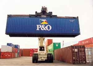 Folie Schiene 17 Lastverteilung im Container Die Last in einem Container muss so verteilt sein, dass sich maximal 60% des Gewichts in einer Hälfte befinden und