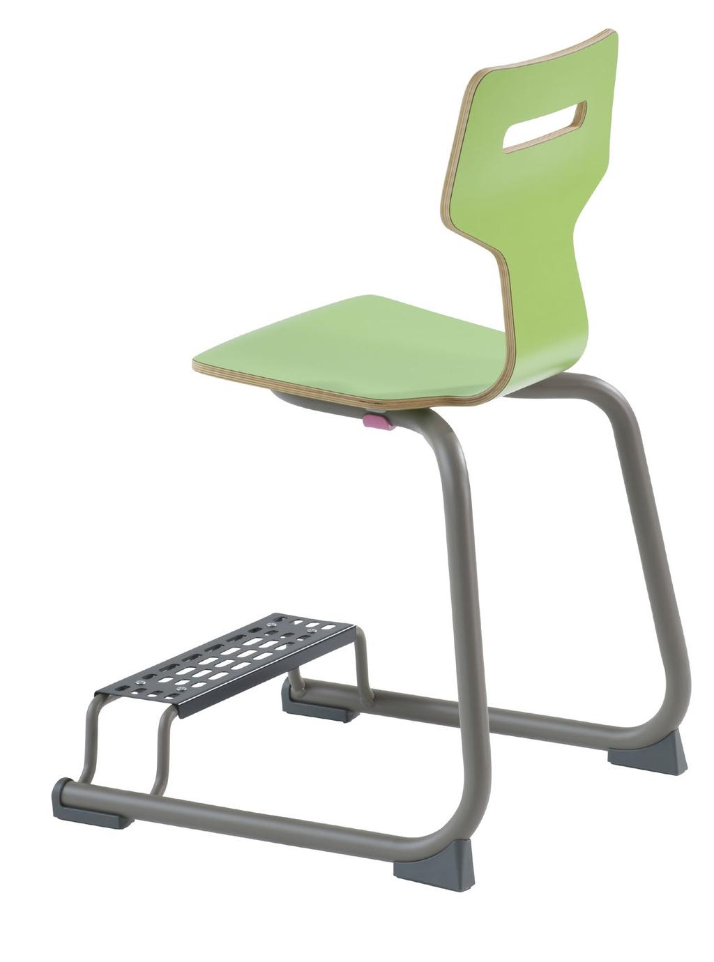 Der Stuhl ist mit einer Sitzschale aus Kunststoff oder Holz ausgestattet und eignet sich für die Tischhöhe 4 (64 cm) oder