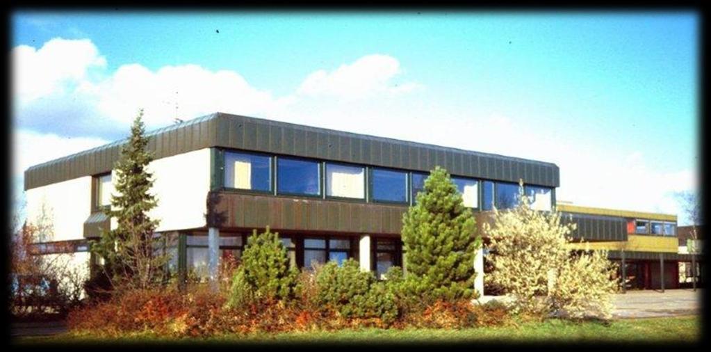 Große Raumnot - zweiter Bauabschnitt Im Jahre 1975 wurde durch den Schulentwicklungsplan in Baden- Württemberg der Klassenteiler für die Grundschulen neu definiert; es durften höchsten 35