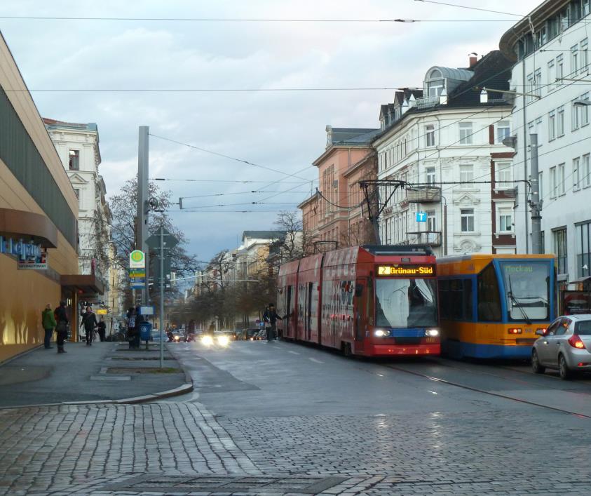Leipziger Verkehrsbetriebe (LVB) GmbH Straßenbahnlinie 1 und 2 Fahrgäste auf beide Linien in beide Richtungen ca. 15.400 pro Tag davon Einsteigerzahlen täglich ca. 5.300 Gesamtbaulänge Gleis: ca.