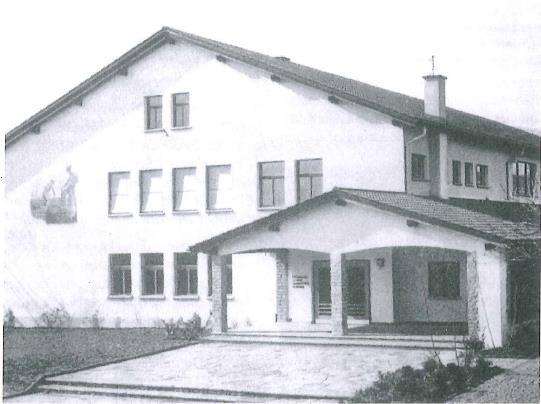 1949 Neubau mit Dachdeckerschule