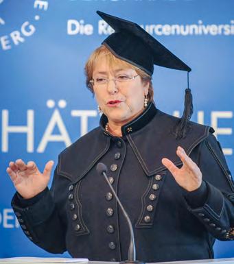 Mit der Ehrenpromotion würdigte die Hochschule ihr Engagement für den freien Bildungszugang in Chile und ihre Unterstützung der deutschchilenischen Rohstoffkooperation sowie der guten Beziehungen
