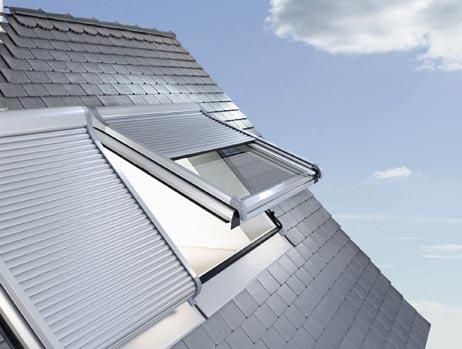 Roto Zubehör ZRO Außenrollladen Außenrollladen elektrisch mit Funk/Solar Außenrollladen Wohndachfenster bleibt voll bedienbar Patentierte Effizienz.