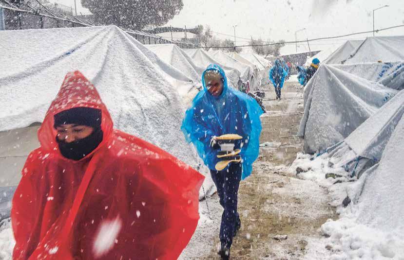 GRIECHENLAND: Auf der Insel Lesbos leben Flüchtlinge auch im Winter in Sommerzelten. Ihab Abassi/MSF allem: Nahrung, Wasser und medizinischer Versorgung.