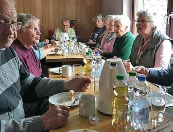 Wäller Blättchen 16 Nr. 21/2017 Liebe Seniorinnen und Senioren aus Nisterau, wir möchten für den Seniorenkaffee am 6. Juli ab 14:30 Uhr zu Kaffee und Kuchen einladen.